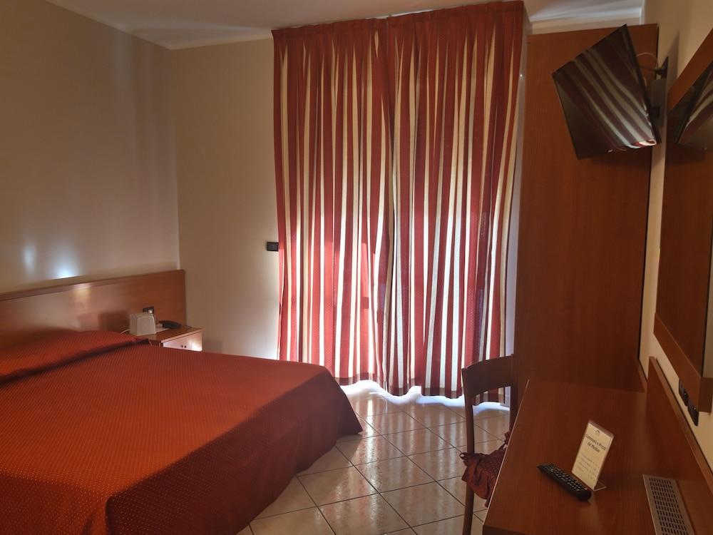 Hotel Ceretto Busca Kültér fotó