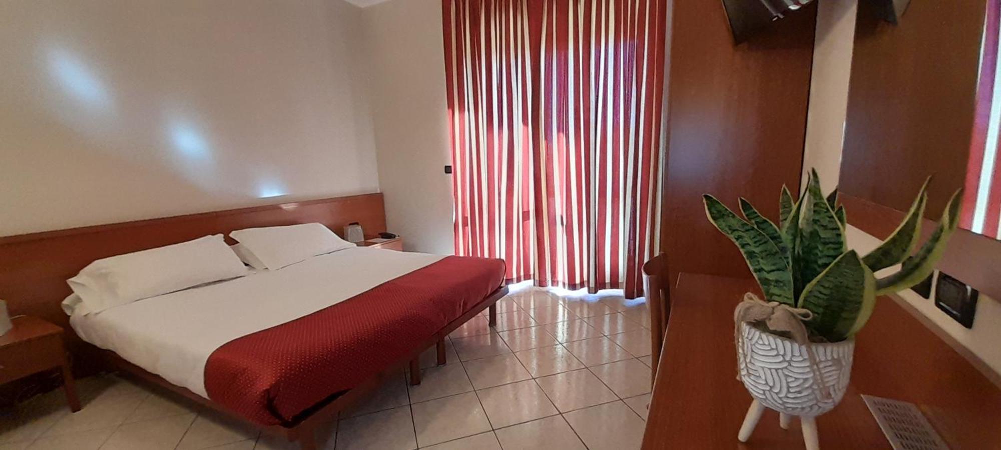 Hotel Ceretto Busca Kültér fotó