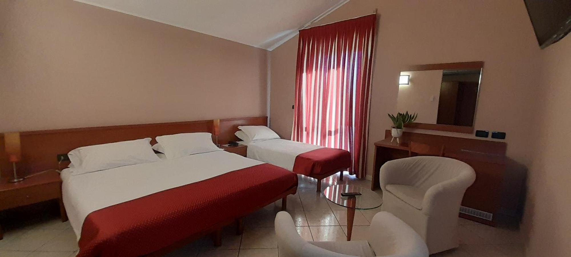 Hotel Ceretto Busca Kültér fotó